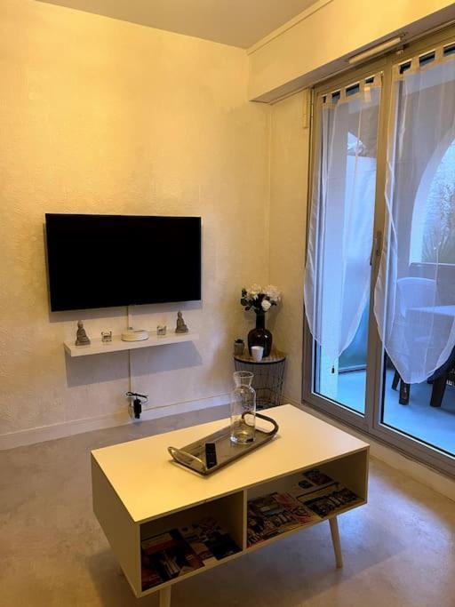 Joli Studio Avec Parking Prive Μουλέν Εξωτερικό φωτογραφία