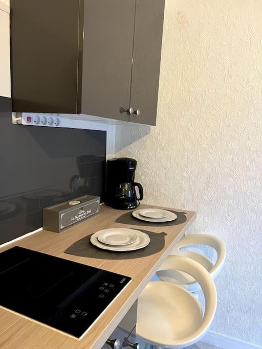 Joli Studio Avec Parking Prive Μουλέν Εξωτερικό φωτογραφία